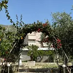 Cekodhima Hotell Radhimë